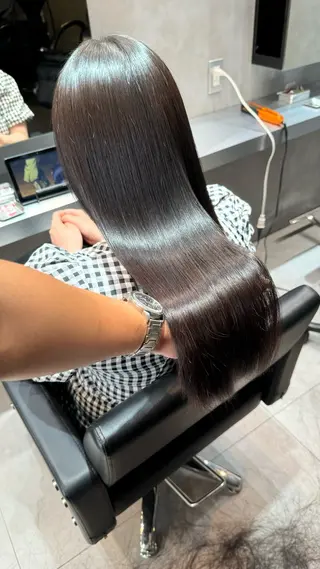 ロング 坂谷 BUCKS/縮毛矯正のヘアスタイル