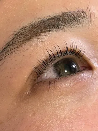 マツエク・マツパ 井上 真里奈のヘアスタイル