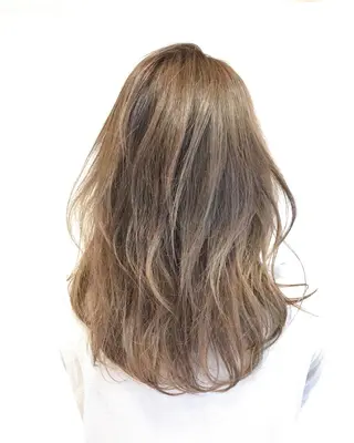 ミディアム カラー Miru by INCE HAIRのヘアスタイル