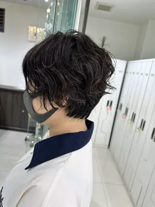 ショート レイヤー 艶々カラーのヘアスタイル