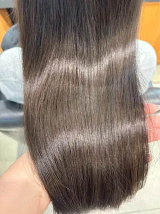 ロング 安永識央里/大曽根/ カラーモデルのヘアスタイル