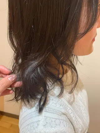 ミディアム カラー 齊藤 衣梨佳のヘアスタイル