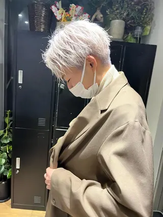 ショート カラー メンズ ミルクティーベージュ ブリーチ 店長 清水のヘアスタイル
