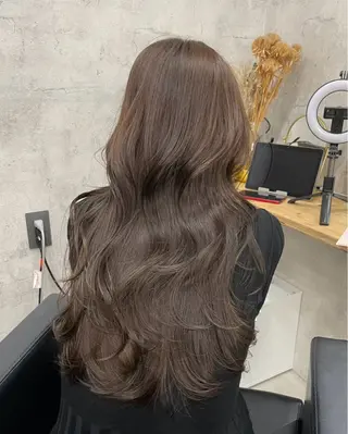 ロング ブリーチなしカラー ダブルカラーエクステのヘアスタイル
