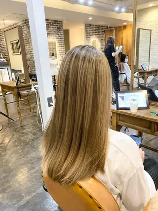 セミロング カラー 髪質改善推し 巽のヘアスタイル