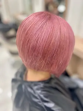 ショート Julia🖤 縮毛矯正🌬️🩵のヘアスタイル