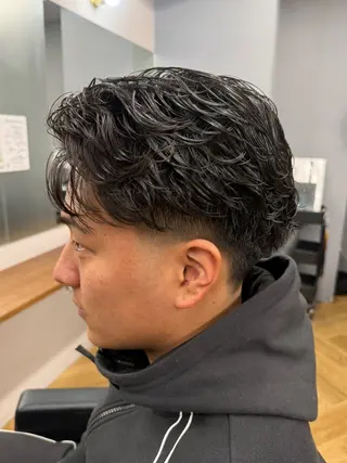 パーマ メンズ 松岡 やひろのヘアスタイル