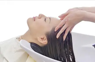ミディアム デザインカラー✨新倉 佑奈のヘアスタイル