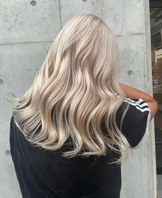 カラー BLEACHi /noeのヘアスタイル