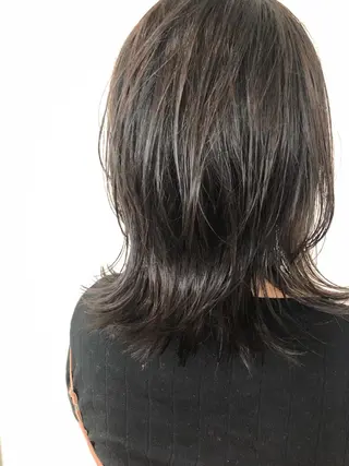 ミディアム カラー 相原 美咲のヘアスタイル