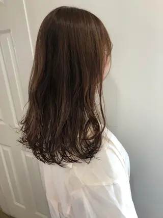 セミロング カラー MIOベージュカラー 柔らかいカラーのヘアスタイル