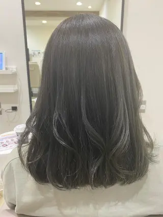 セミロング カラー Ashanti 磯崎のヘアスタイル