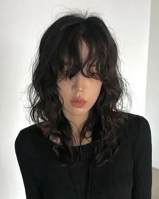 パーマ レイヤー/ハイトーン ヒガシサヨのヘアスタイル