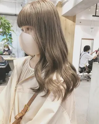 ミディアム カラー ネイル ハイトーンボブ 前田 表参道 グレージュのヘアスタイル