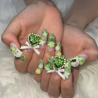 ネイル さゆり￤推しキャラ ￤ロングネイル🩷のネイルデザイン