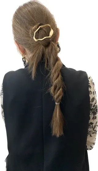 ロング カラー ヘアアレンジ ミドウチ アヤカのヘアスタイル