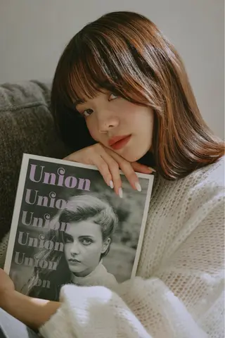 ミディアム シモウラ アオイのヘアスタイル