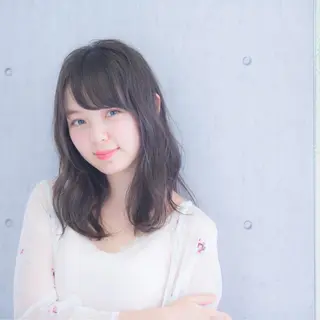 ミディアム カラー パーマ 🪐脱白髪染め 🪐松尾菜々美のヘアスタイル