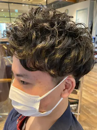 ショート パーマ メンズ 内村 純也のヘアスタイル