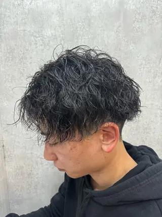 ショート パーマ メンズ 高井 柊のヘアスタイル