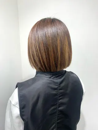 ショート レイヤー ハイトーン 暖色⭐︎KANAKOのヘアスタイル