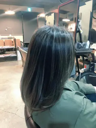 セミロング カラー ISUTA　中村 翔のヘアスタイル