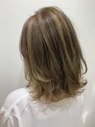 ミディアム カラー 薄田 珠美のヘアスタイル