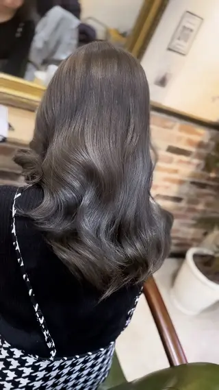 ミディアム 飯星慧斗 /ブリーチ、縮毛矯正のヘアスタイル