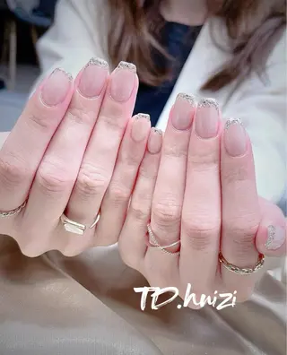 ミディアム めぐみのネイルサロン スタッフ練習のネイルデザイン