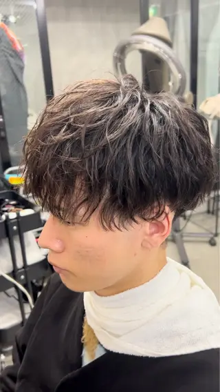 ショート パーマ メンズ 曲がる縮毛 フェザー ニュアンス  佐々木のヘアスタイル