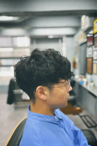 ミディアム パーマ メンズ 池袋メンズパーマ フェード純平のヘアスタイル