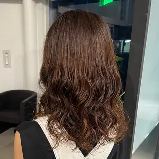 セミロング パーマ パーマ/ハイトーン/ レイヤー/伊藤萌のヘアスタイル