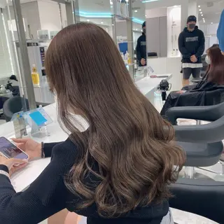 セミロング カラー センターパート特化 井上健太のヘアスタイル