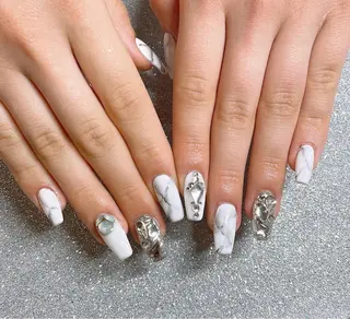 ネイル VIERU 🌈🎀💖のネイルデザイン