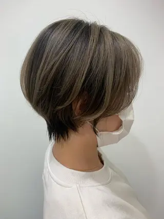 ショート カラー 薄田 珠美のヘアスタイル