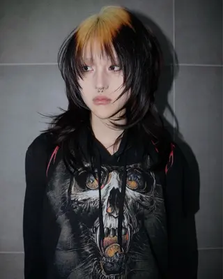 セミロング ✴︎TO-MA✴︎ レッドカラー/透明感のヘアスタイル