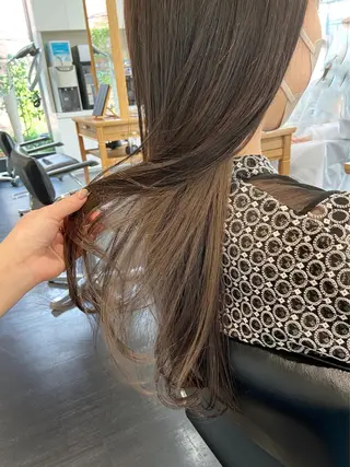 ロング カラー shiori ﾍﾞｰｼﾞｭｶﾗｰのヘアスタイル