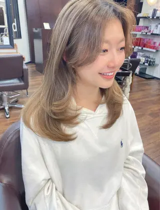 ロング カラー レイヤーカット、 大人可愛い　中村美羅のヘアスタイル