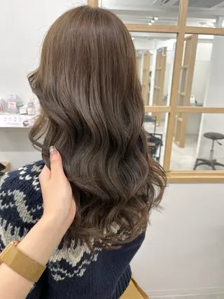 ロング カラー 柔らかオリーブ🌿 HIMARI🌻のヘアスタイル