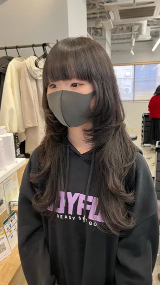 ロング ブリーチ毛の縮毛矯正 ハイトーン/岡本智樹のヘアスタイル