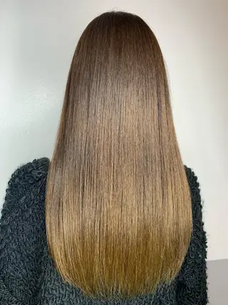 ロング カラー トップ スタイリストのヘアスタイル