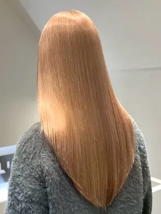 ロング MOMOKA LUCK TOKYOのヘアスタイル