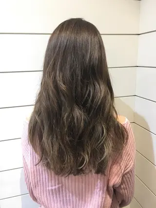 ロング カラー 鍵山 千秋のヘアスタイル