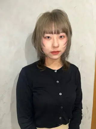 セミロング カラー 🦮shiori アイドルオタク🦮のヘアスタイル