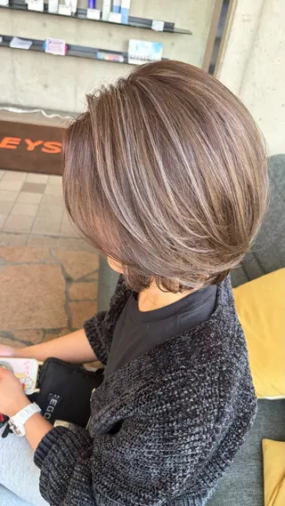 ショート カラー 百瀬 なつ美のヘアスタイル