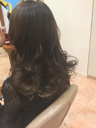 ロング 庄嶋 彩香のヘアスタイル
