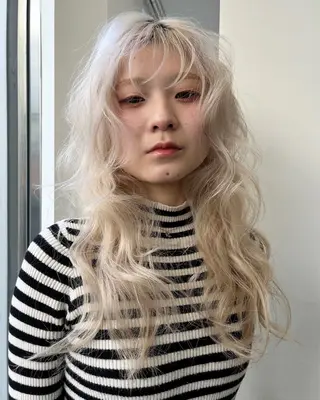 セミロング カラー ムード造るハイトーン ケアブリーチ/ユウキのヘアスタイル