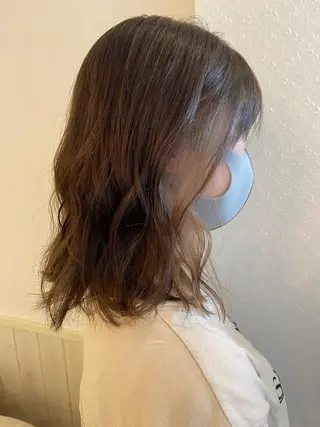ミディアム カラー 宮内 真乃のヘアスタイル