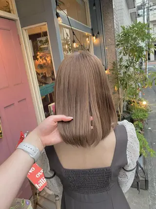 ミディアム カラー AYANO ／レイヤー／オリーブのヘアスタイル