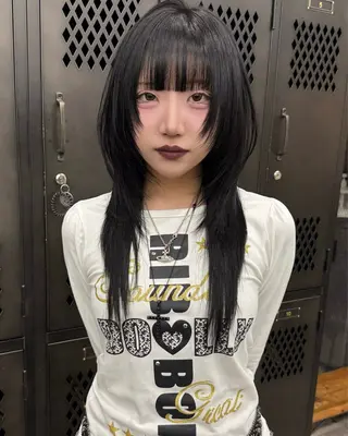 セミロング カラー イツク ⚡️ ルーツ/ハイトーンのヘアスタイル